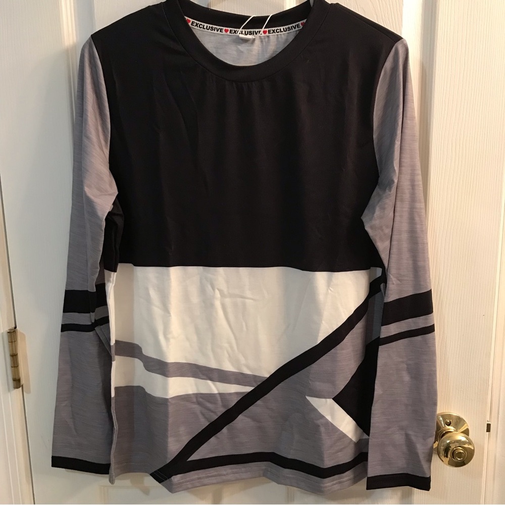NWT Geometric Print Black White and Gray Top